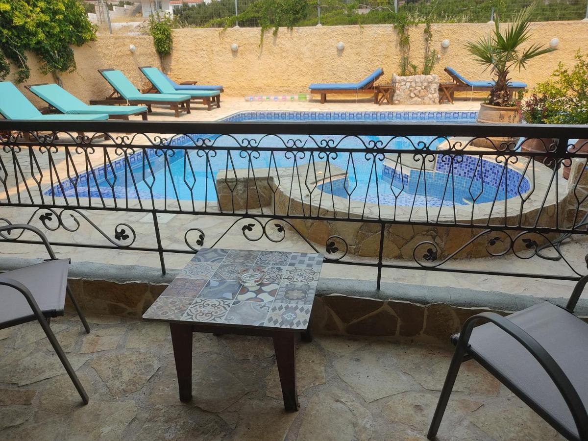 Xenonas Κithαiron Hotel Vilia Bagian luar foto
