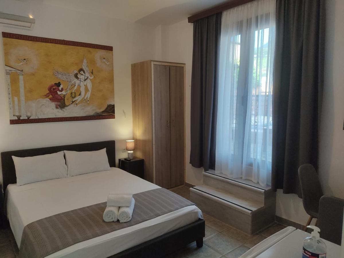 Xenonas Κithαiron Hotel Vilia Bagian luar foto