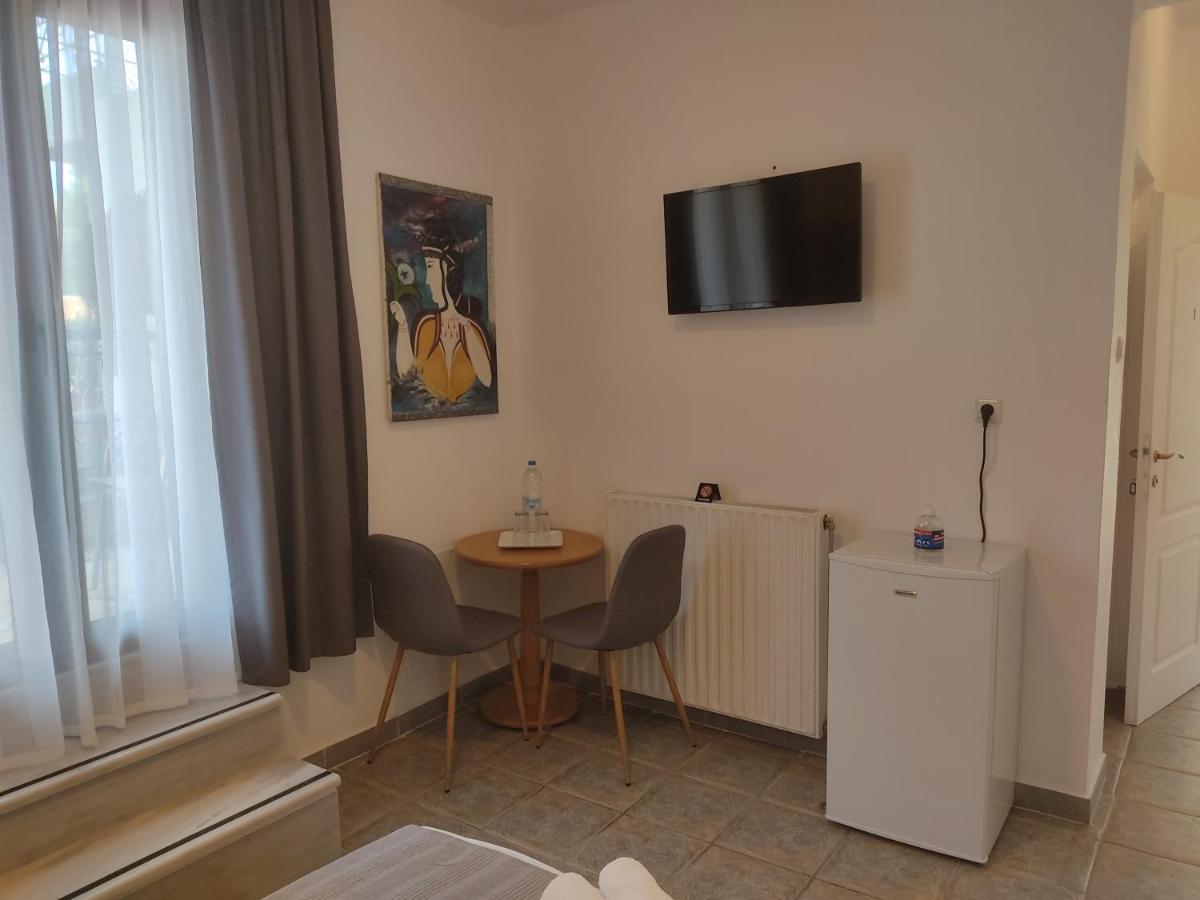 Xenonas Κithαiron Hotel Vilia Bagian luar foto