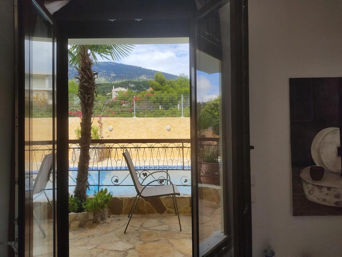 Xenonas Κithαiron Hotel Vilia Bagian luar foto