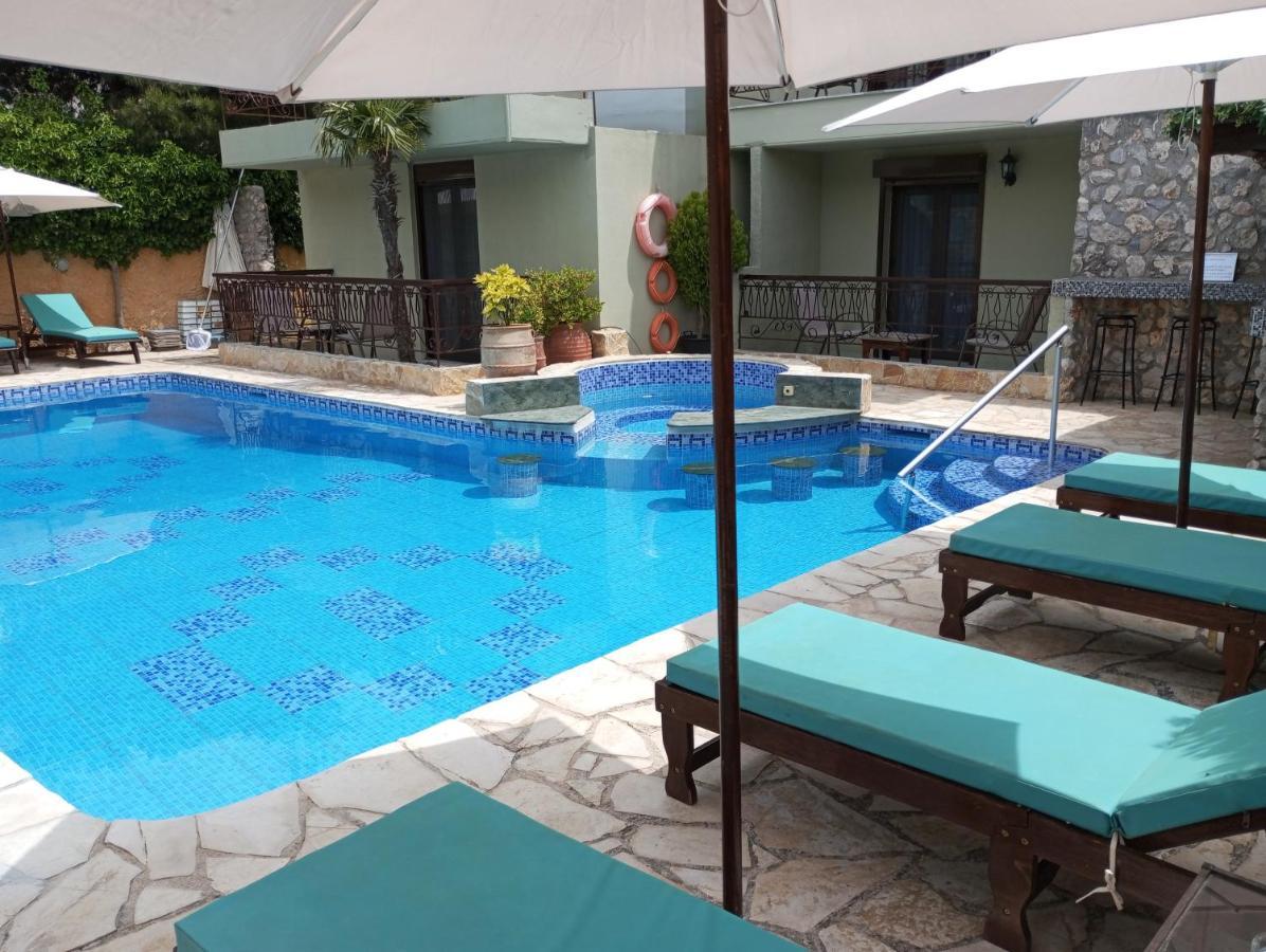 Xenonas Κithαiron Hotel Vilia Bagian luar foto