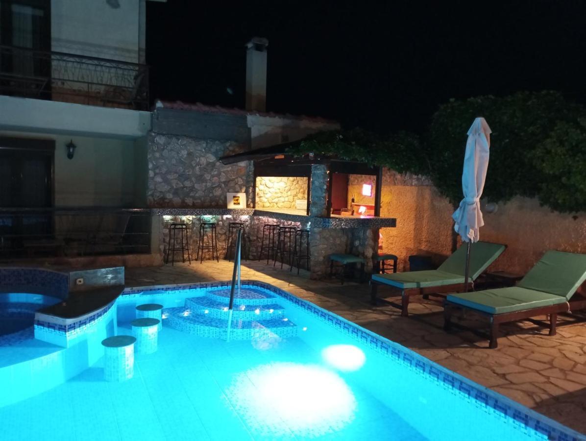 Xenonas Κithαiron Hotel Vilia Bagian luar foto