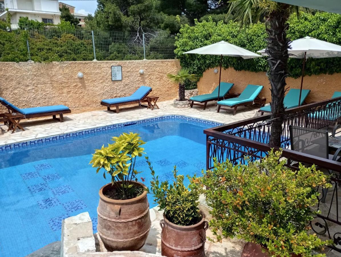 Xenonas Κithαiron Hotel Vilia Bagian luar foto