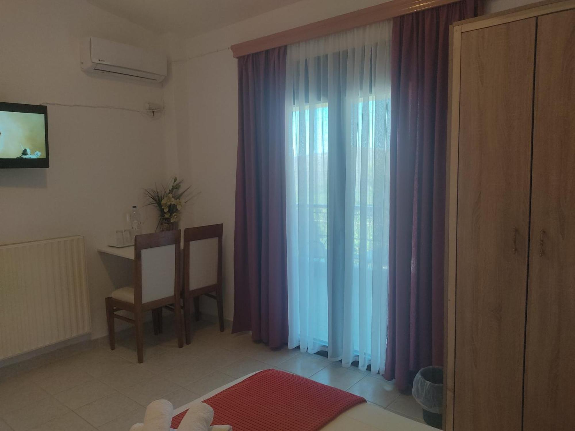 Xenonas Κithαiron Hotel Vilia Bagian luar foto