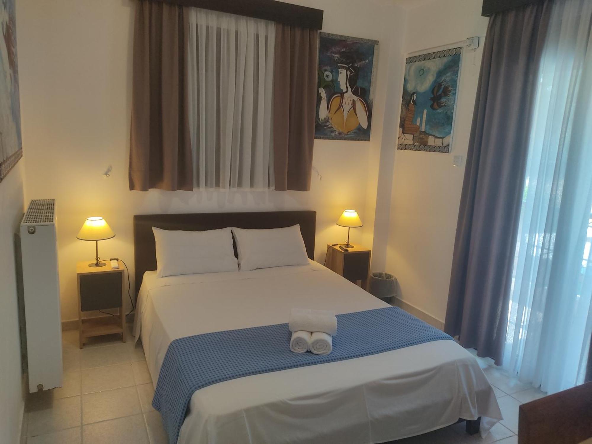 Xenonas Κithαiron Hotel Vilia Bagian luar foto