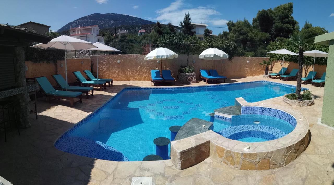 Xenonas Κithαiron Hotel Vilia Bagian luar foto