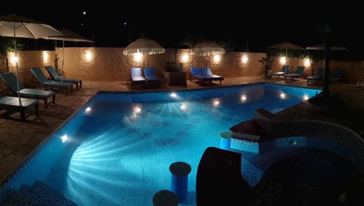 Xenonas Κithαiron Hotel Vilia Bagian luar foto