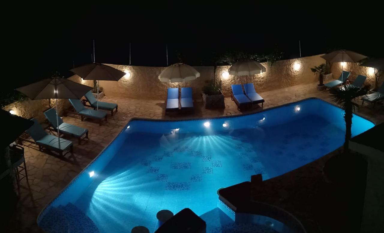 Xenonas Κithαiron Hotel Vilia Bagian luar foto